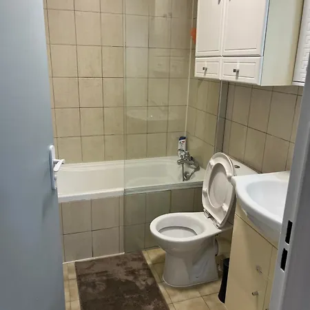 En Rez-de-jardin Lägenhet